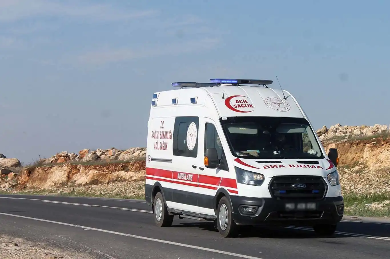 Elazığ'da iki otomobil çarpıştı: 1 ölü, 6 yaralı