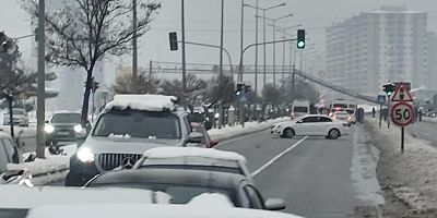 Elazığ Yolu’nda Üst Geçit Çöktü: Yol Trafiğe Kapatıldı