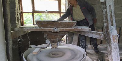 Emekli imamdan asırlık değirmene vefa nöbeti