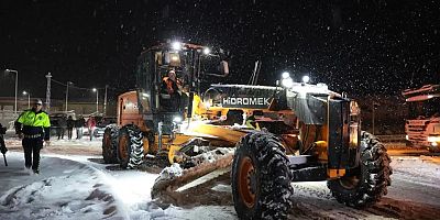 Erzincan’da kar ve tipi nedeniyle bazı yollar ulaşıma kapandı