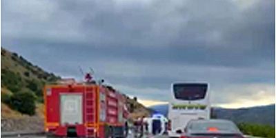 Erzincan'da minibüs devrildi: 6'sı çocuk 16 kişi yaralandı