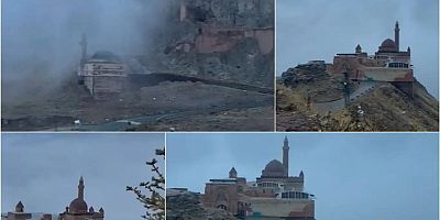 Eşsiz manzarasıyla sisler içinde İshak Paşa Sarayı