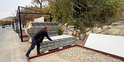 Evin önünü konteyner üretimine çevirdi