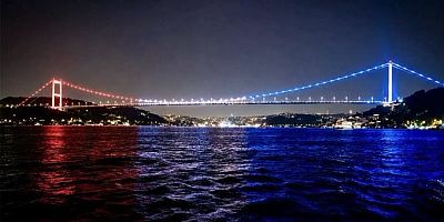 Faruk Dinç’ten Köprülerdeki ABD Renklerine Sert Tepki: “15 Temmuz’un Hafızasıyla Açık Bir Çelişki”