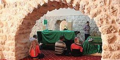 Fırsatçılar Sultan Şeyh Musa Türbesini Ziyaret Edenlerden Ayak Bastı Parası Talep Ediyor: 