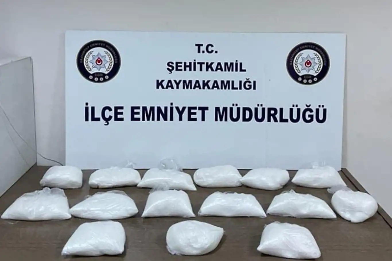 Gaziantep'te 14 kilo 950 gram metamfetamin ele geçirildi