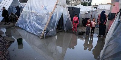 Gazze'deki çadırların yüzde 90'ı son yağışlarla birlikte sular altında kaldı