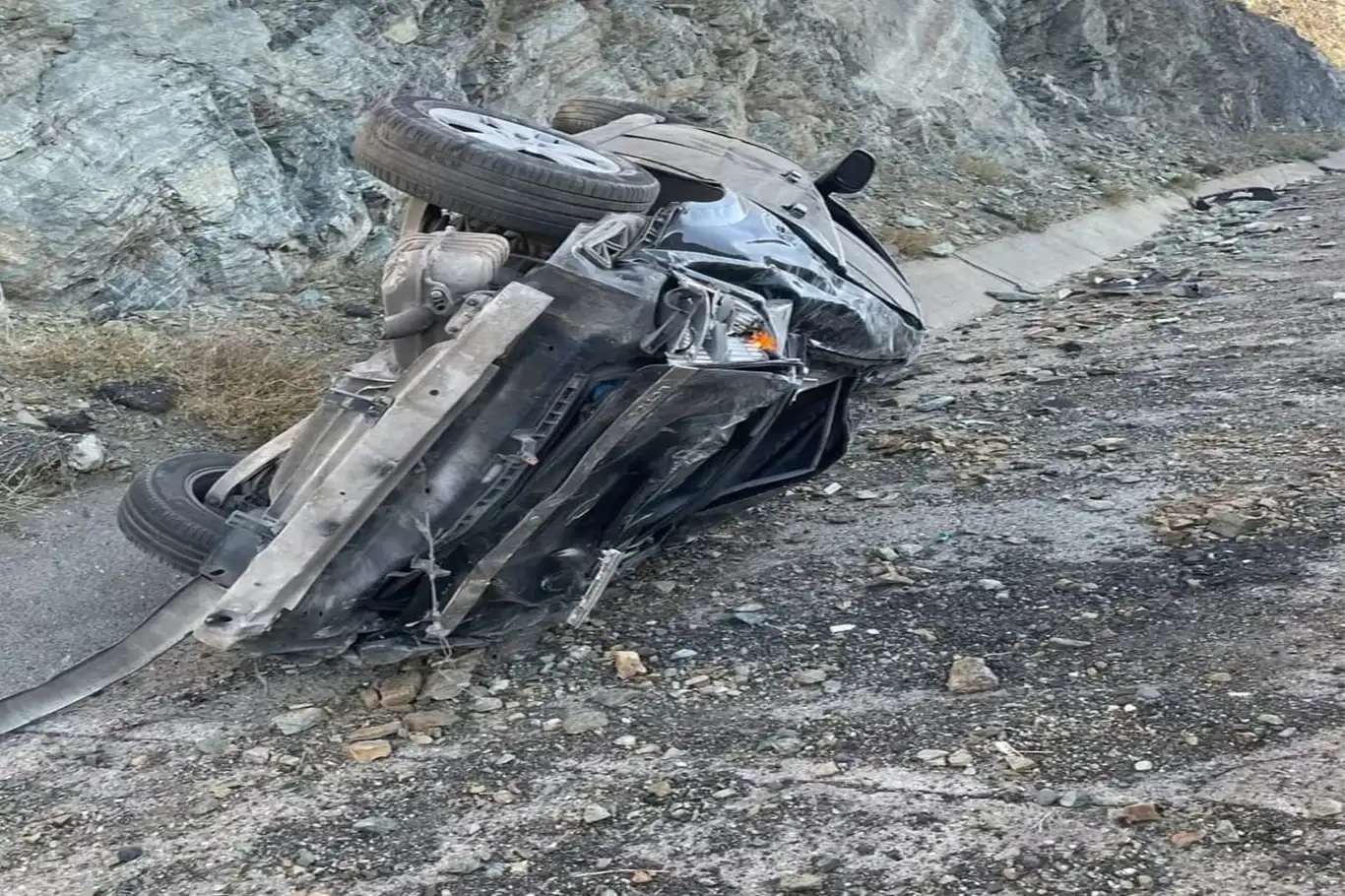 Genç-Diyarbakır yolunda kaza: 3 yaralı