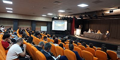 Gençler geleceğini uzmanlardan dinledi