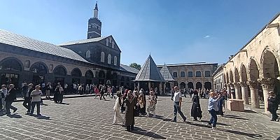 Güneşli Havayı Fırsat Bilen Turistler Suriçi’ne Akın Etti