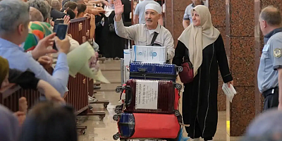 Hac ibadetini tamamlayan ilk kafile yurda döndü