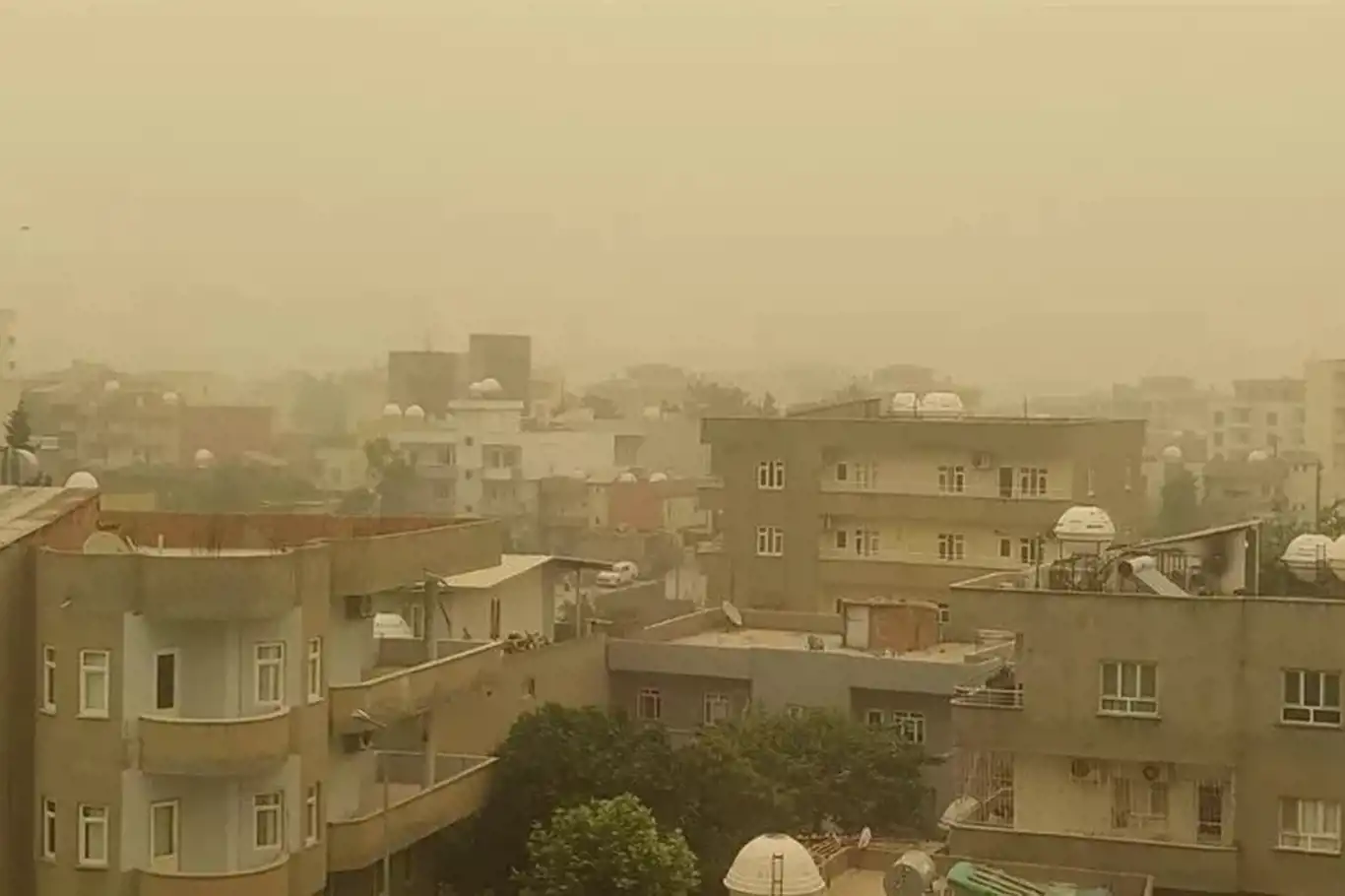 Hakkari'de toz taşınımı etkili oldu