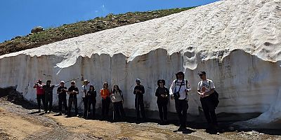 ​HAKKARİ’NİN DOĞA HARİKASI: BERÇELAN YAYLASI KAMPÇILARIN YENİ ROTASI