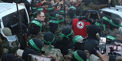 HAMAS, 7 esiri Kızılhaç'a teslim etti