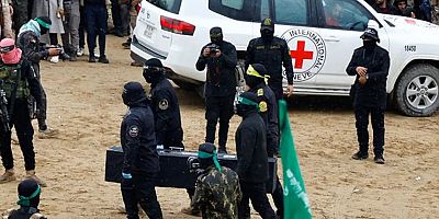 HAMAS anlaşmaya bağlı kalarak 3 siyonist esirin cesedini daha Kızılhaç'a teslim etti