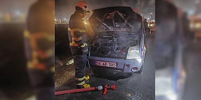 Hareket halindeki araç bir anda alev aldı