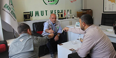 Hayırda yarışanlar: Biri motosikletini biri bisikletini Gazze'ye bağışladı