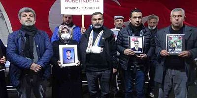 HDP önünde evlat nöbeti tutan ailelere saldırı iddiası