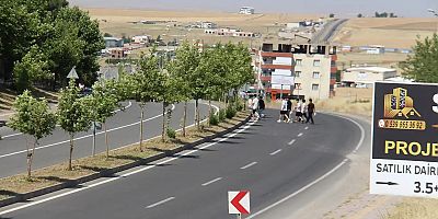HÜDA PAR Silvan İlçe Başkanı Balyen: 300 öğrenci her gün ölümle burun buruna yol geçiyor