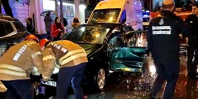 İETT otobüsü ile otomobil çarpıştı: 1 yaralı