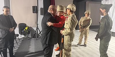 İlkokul Öğrencilerinin Asker Elbisesi İsteğini MHP'li Başkan Arslan Karşıladı 