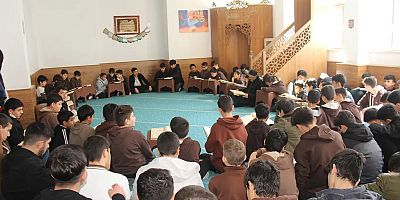 İmam hatipliler okul mescidlerinde mukabele halkalarında buluşuyor