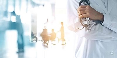 İngiltere’de hastanelerde hemşireler doktor yerine kullanılıyor