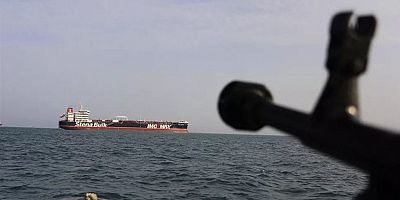İran ordusu, Hürmüz Boğazı'nda ABD savaş gemilerini hedef aldı