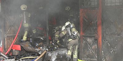 İstanbul'da 2 katlı iş yerinde çıkan yangın söndürüldü