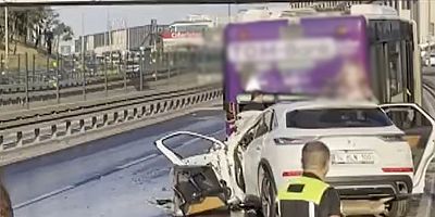 İstanbul'da otomobil İETT otobüsüne arkadan çarptı: 3 ölü