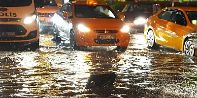 İstanbul'da şiddetli yağmur ve rüzgâr etkili oldu