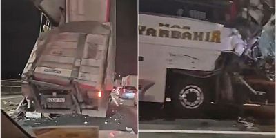 İstanbul'da tır ile yolcu otobüsü çarpıştı: 10 yaralı
