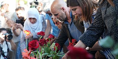 İstasyon Meydanı’nda 5 Haziran Anması: Yaşamını Yitirenler Karanfillerle Anıldı