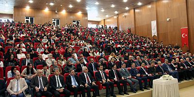 İstiklal Marşı'nın kabulünün 105'inci yılında Mehmet Akif Ersoy Diyarbakır'da anıldı