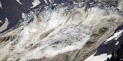 İsviçre’de alp buzulunun kopması felakete yol açtı