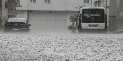 İzmir'de sağanak sele yol açtı