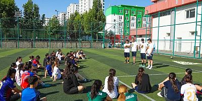 KADIN FUTBOL  SEÇMELERİ BAŞLADI
