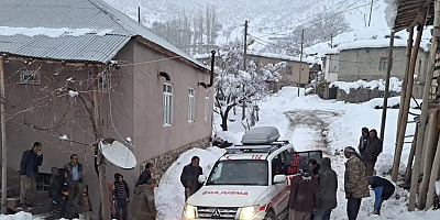 Kapanan köy yolları nedeniyle mahsur kalan hastalar kurtarıldı