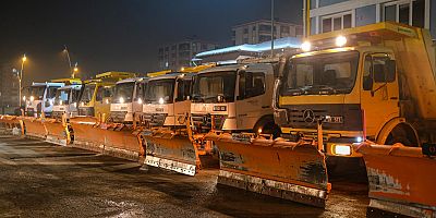 Kar yağışıyla birlikte ekipler sahada çalışmalara başladı