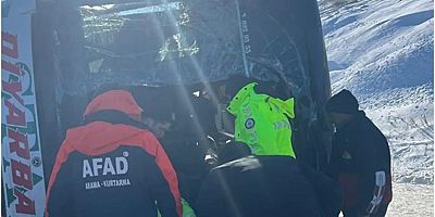 Kars'ta Diyarbakır yolcu otobüsü kaza yaptı: 17 yaralı