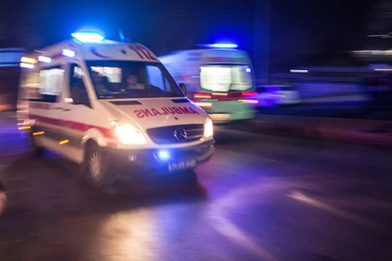 Kars'ta iki aracın karıştığı kazada 1 ölü, 4 yaralı