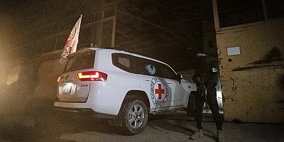 Kassam Tugayları bir işgalci esirin cesedini daha Kızılhaç'a teslim etti