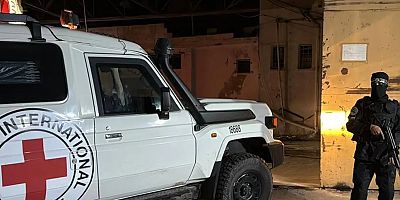 Kassam Tugayları, siyonist esirlerin yeni cenazelerini Kızılhaç'a teslim etti
