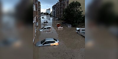 Kastamonu'da şiddetli sağanak sele dönüştü