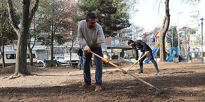 Kayapıanr Belediyesi’nden parklarda bakım ve onarım seferberliği