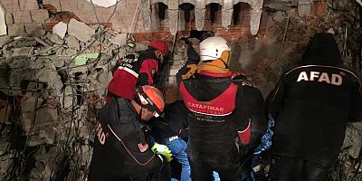 Kayapınar Belediyesi Arama Kurtarma ekibi, 19 kişiyi sağ olarak çıkardı