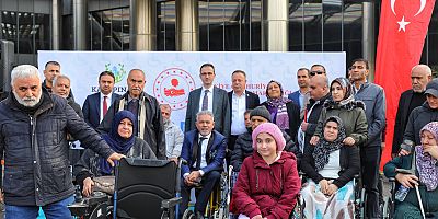 KAYAPINAR BELEDİYESİ’NDEN 100 ENGELLİYE AKÜLÜ ARAÇ DESTEĞİ