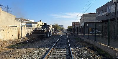 Kayapınar Belediyesi’nden Kırsal Yollarda ve Tren Hattında Yoğun Çalışma