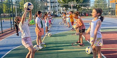 Kayapınar Belediyesi Ücretsiz Yaz Spor Kurslarıyla 2 Bin 120 Genci Sporla Buluşturdu