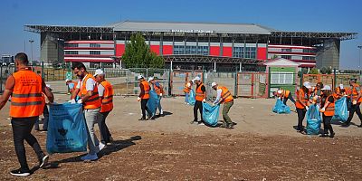 Kayapınar’da Stadyum Çevresinde Kapsamlı Temizlik Çalışması